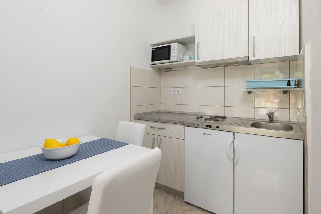 Apartments Nona 1 ฮวาร์ ภายนอก รูปภาพ