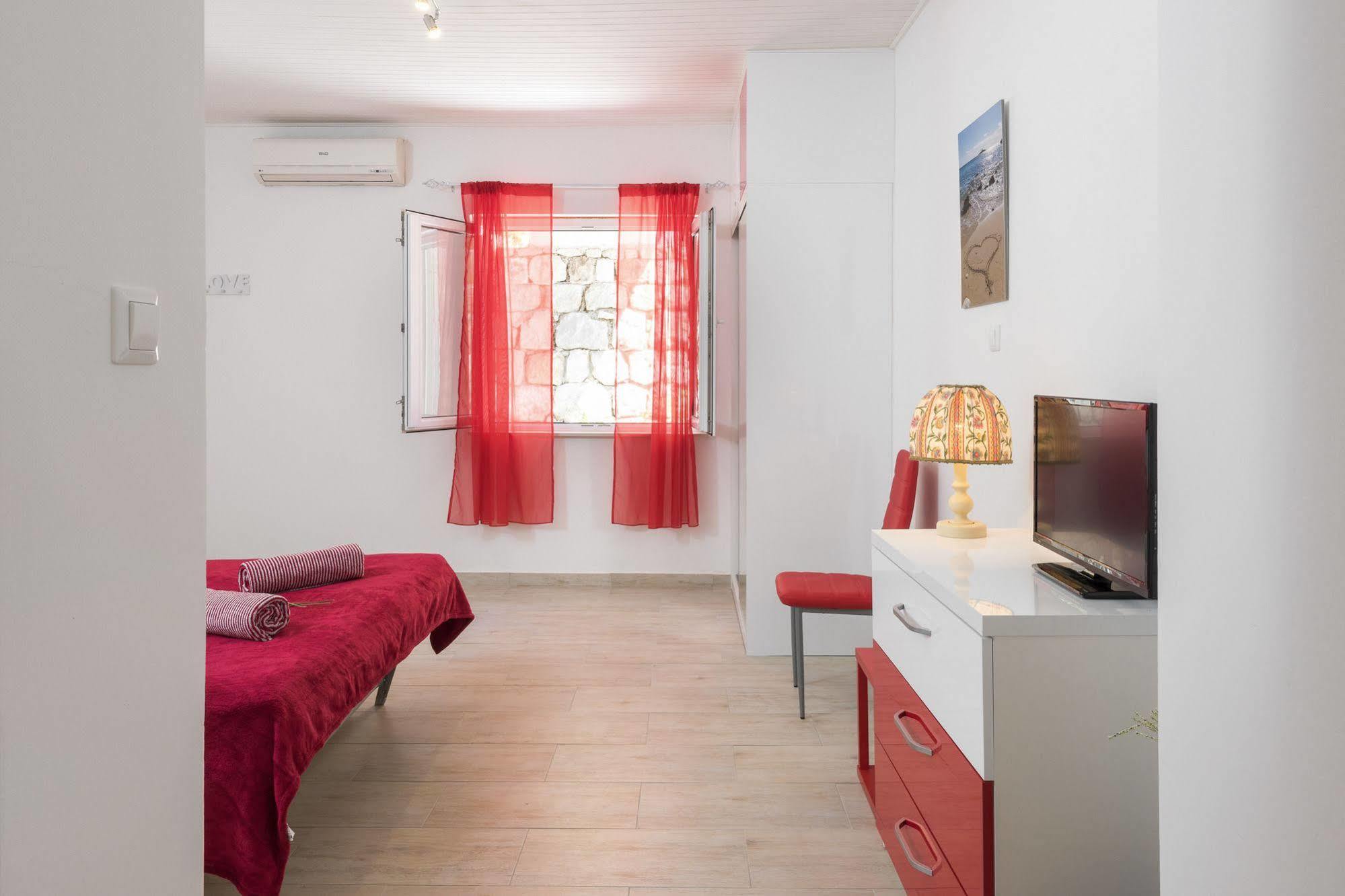 Apartments Nona 1 ฮวาร์ ภายนอก รูปภาพ