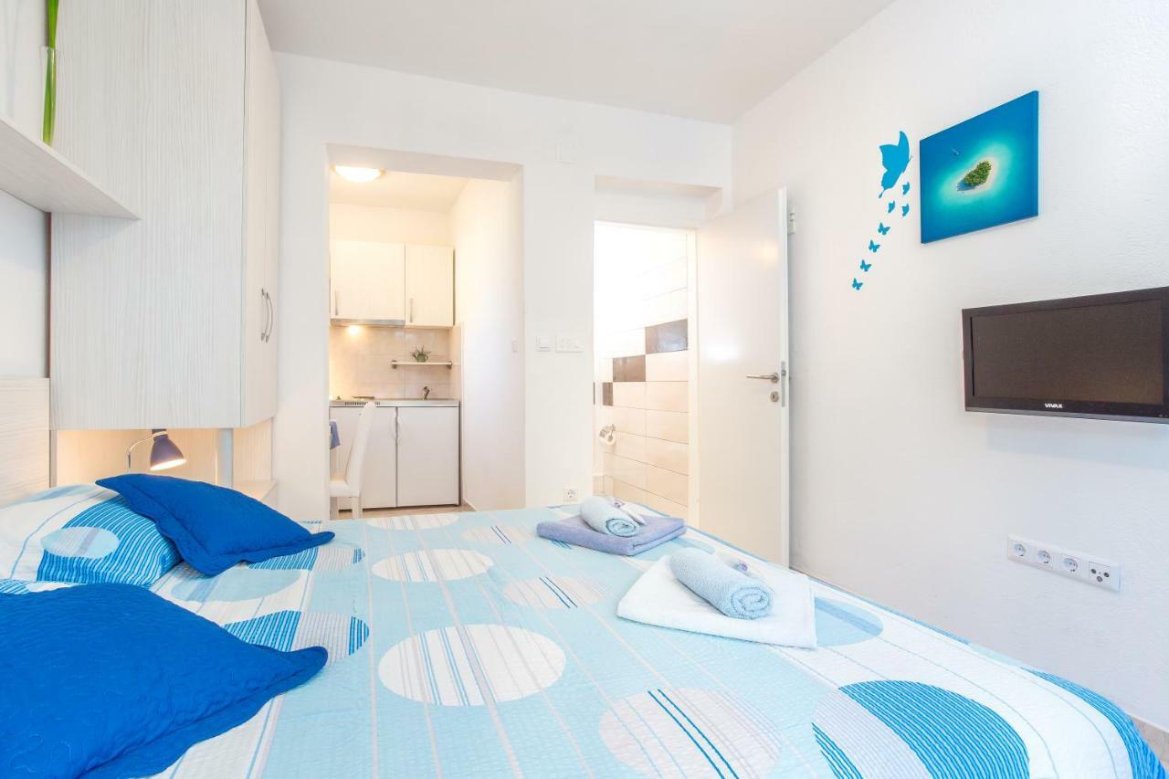 Apartments Nona 1 ฮวาร์ ภายนอก รูปภาพ