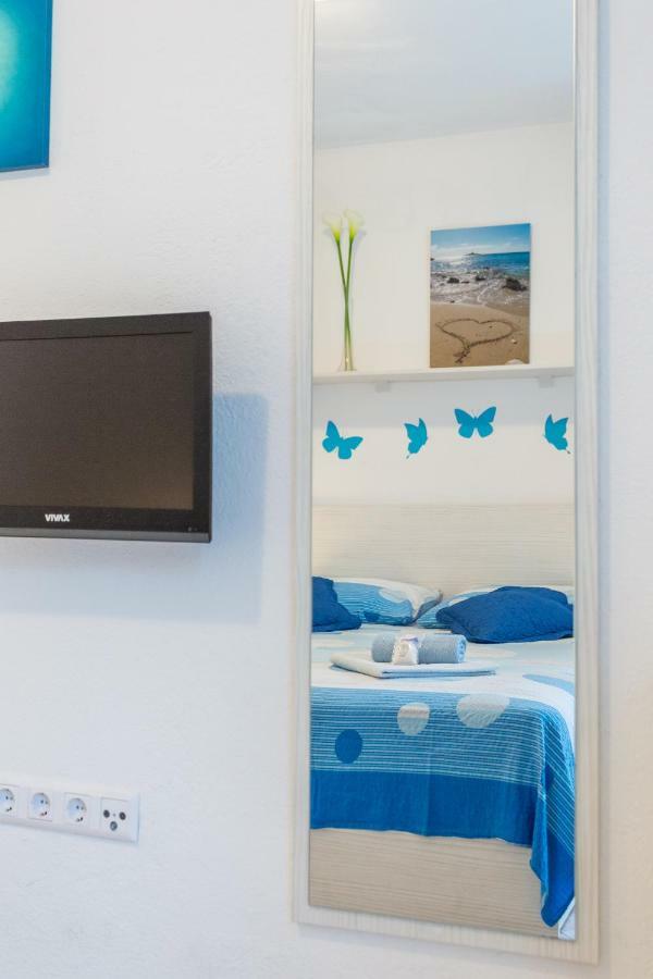 Apartments Nona 1 ฮวาร์ ภายนอก รูปภาพ