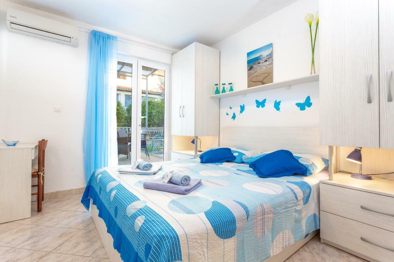 Apartments Nona 1 ฮวาร์ ภายนอก รูปภาพ