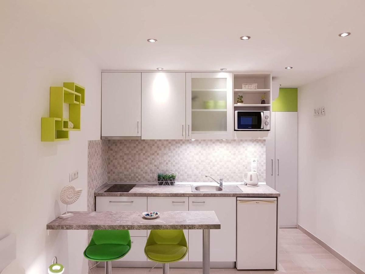 Apartments Nona 1 ฮวาร์ ภายนอก รูปภาพ