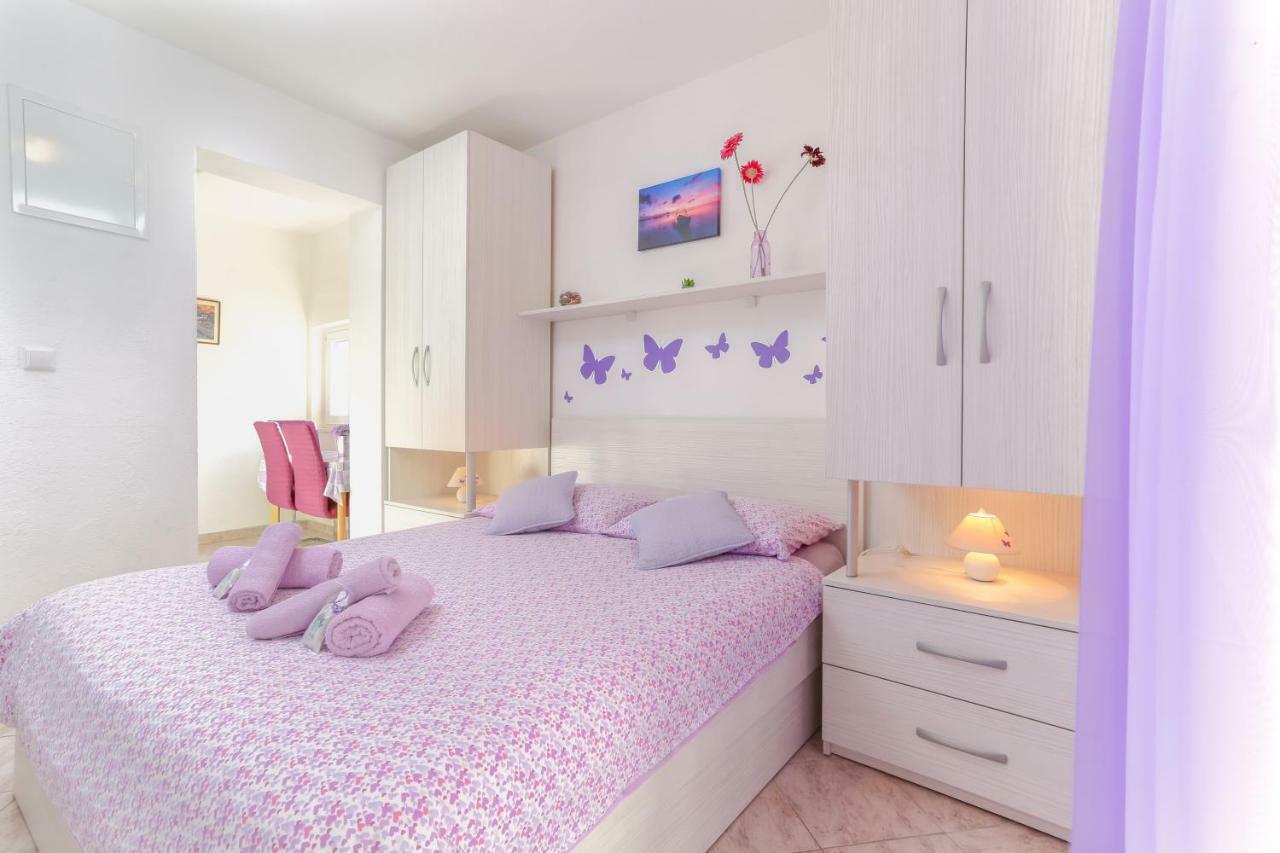 Apartments Nona 1 ฮวาร์ ภายนอก รูปภาพ