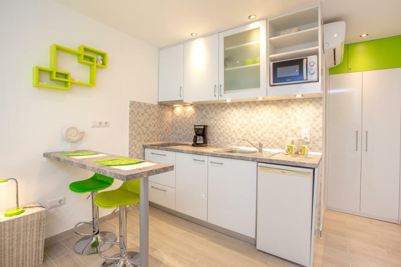 Apartments Nona 1 ฮวาร์ ภายนอก รูปภาพ